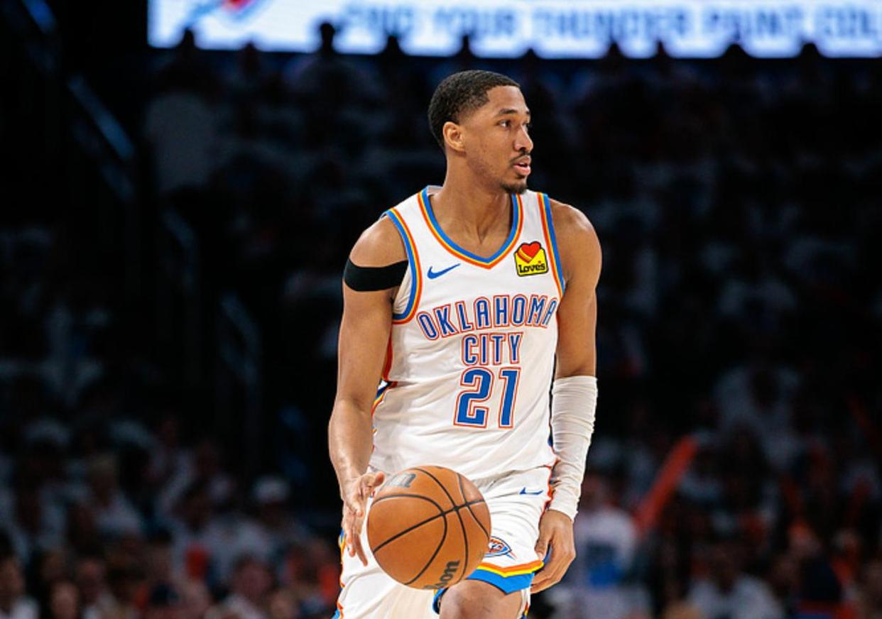 包含76人绝杀灰熊，拉文高光表现的词条