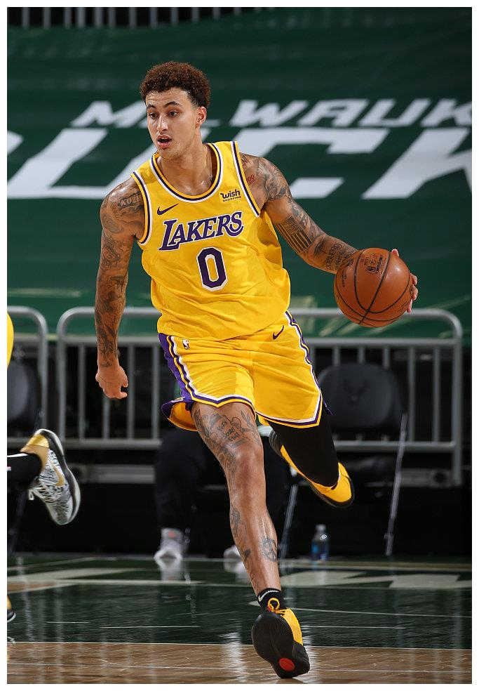 国王绝杀湖人B队,乔治三分雨点燃全场 国王绝杀湖人B队,乔治三分雨点燃全场