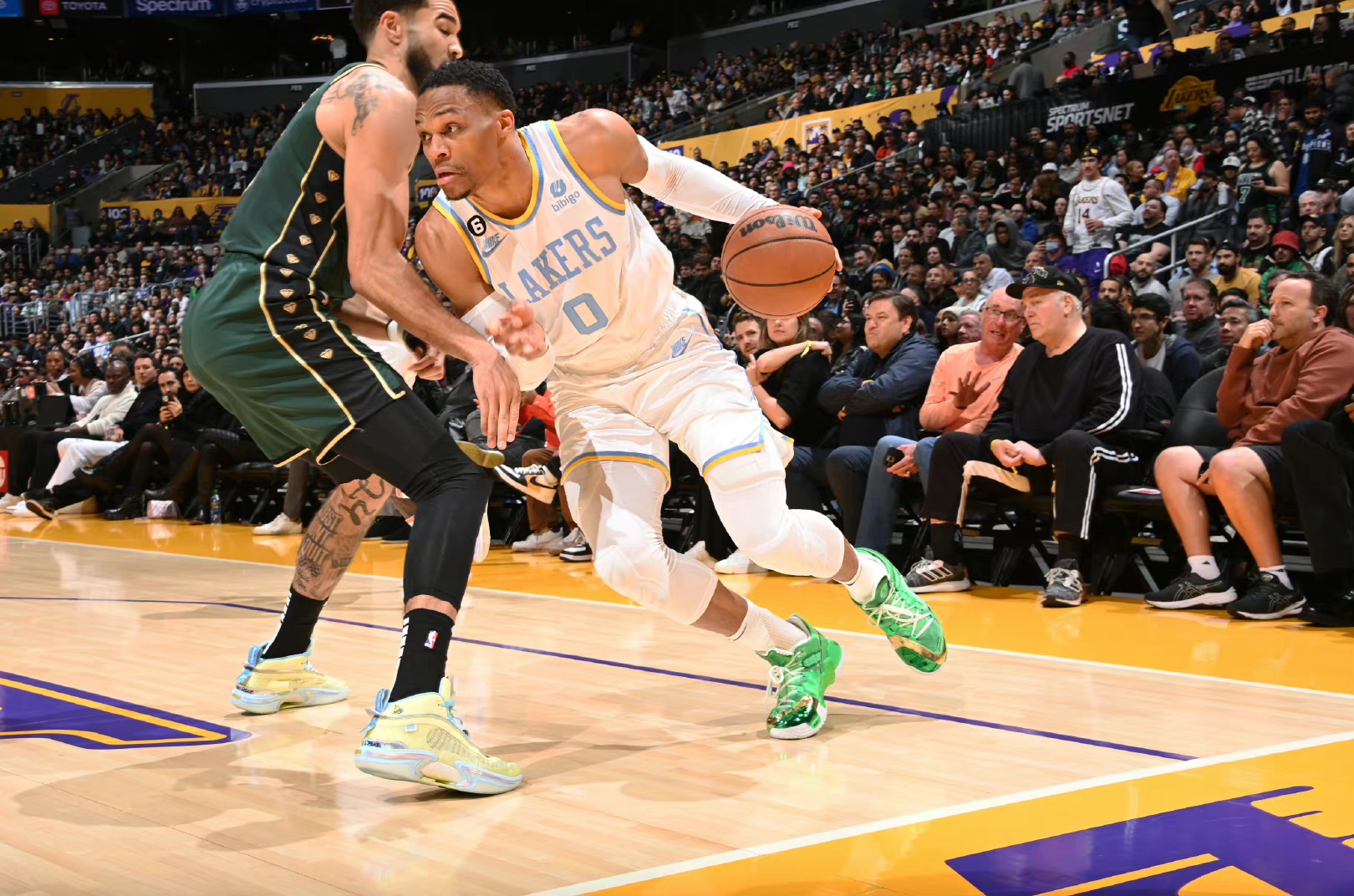 奇才碾压德国男篮,威斯布鲁克统治全场 奇才碾压德国男篮,威斯布鲁克统治全场