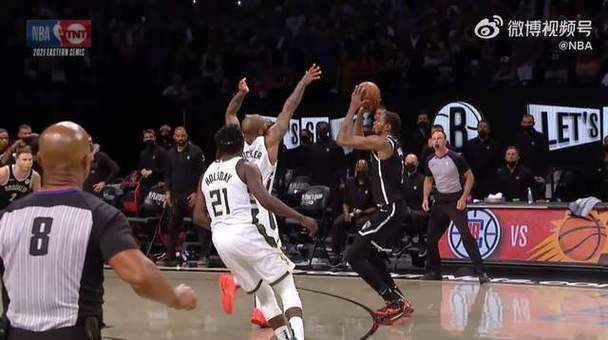 篮网B队鏖战雄鹿，约基奇三分雨点燃全场