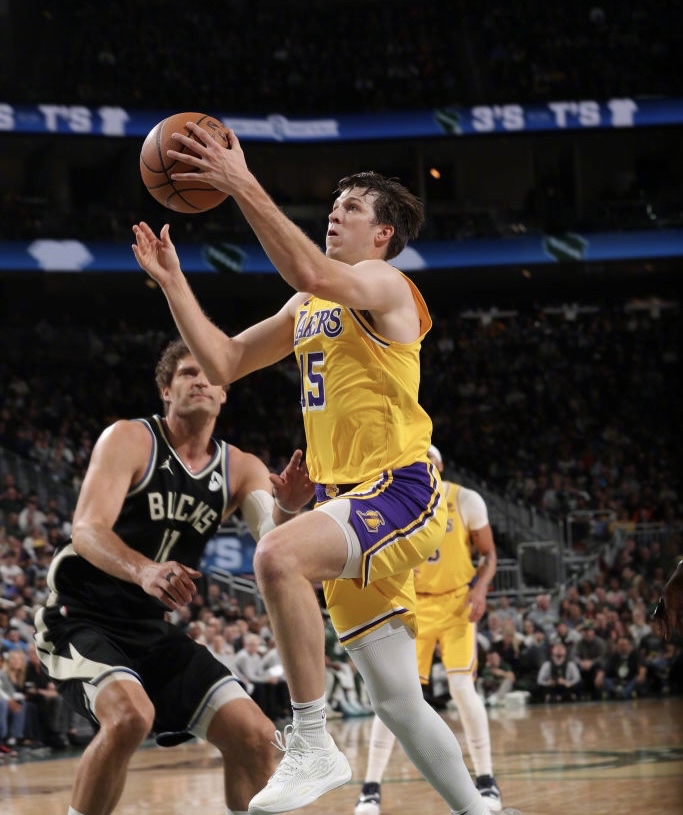 湖人绝地反击尼克斯,波特一己之力扛起全队 湖人绝地反击尼克斯,波特一己之力扛起全队