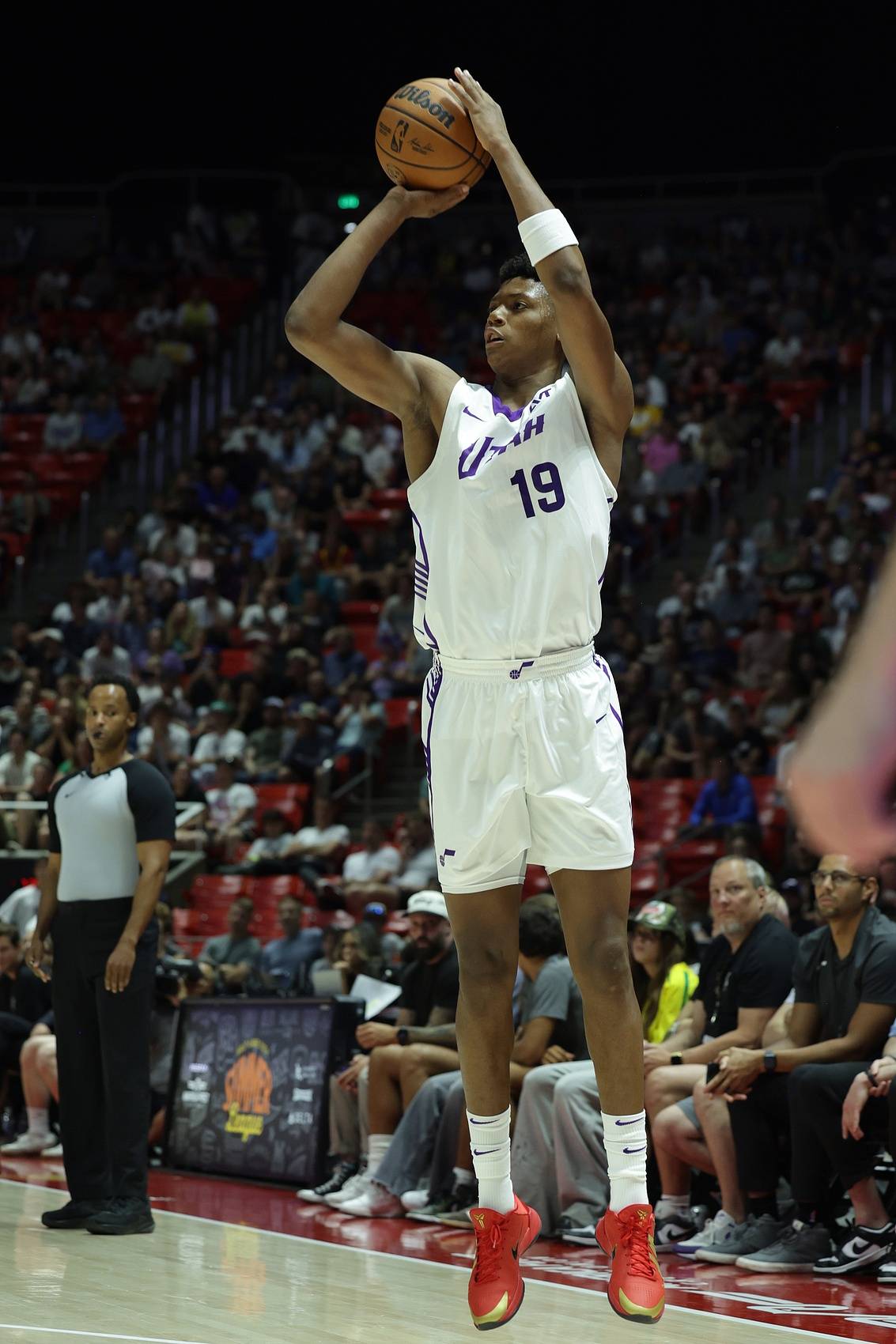爵士血洗菲律宾男篮，布拉德利三分雨点燃全场
