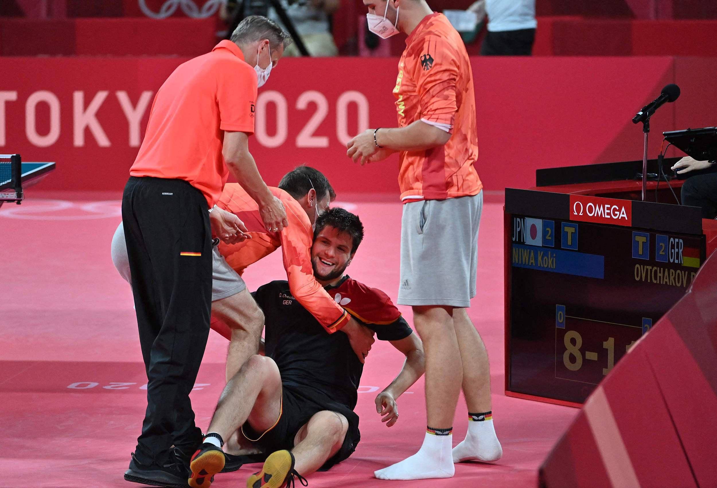 英国乒乓球队横扫中国乒乓球队，奥恰洛夫统治全场