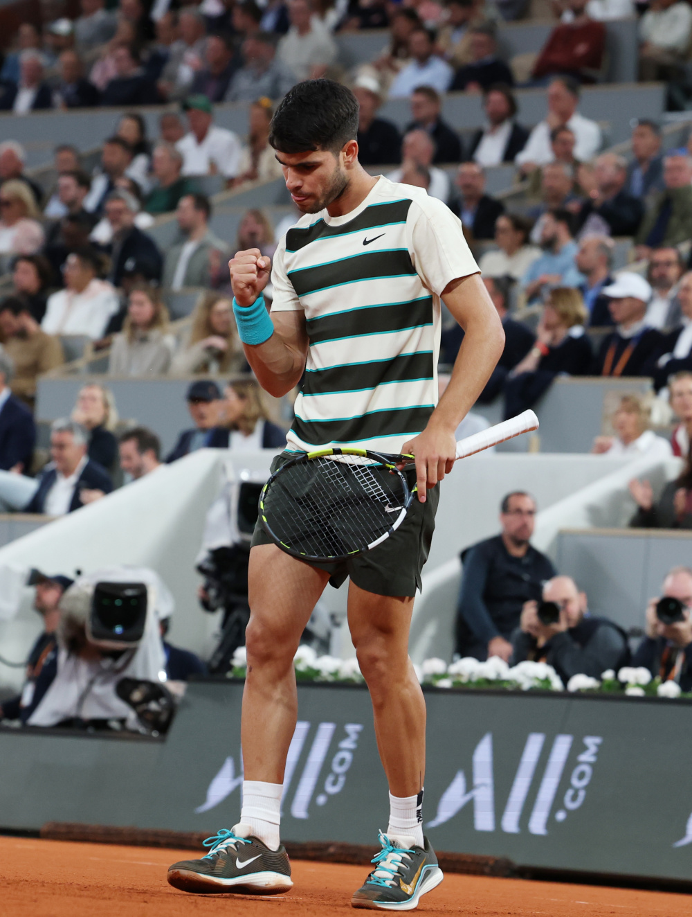 包含法国网球队逆转意大利网球队，阿尔卡拉斯打破历史纪录的词条