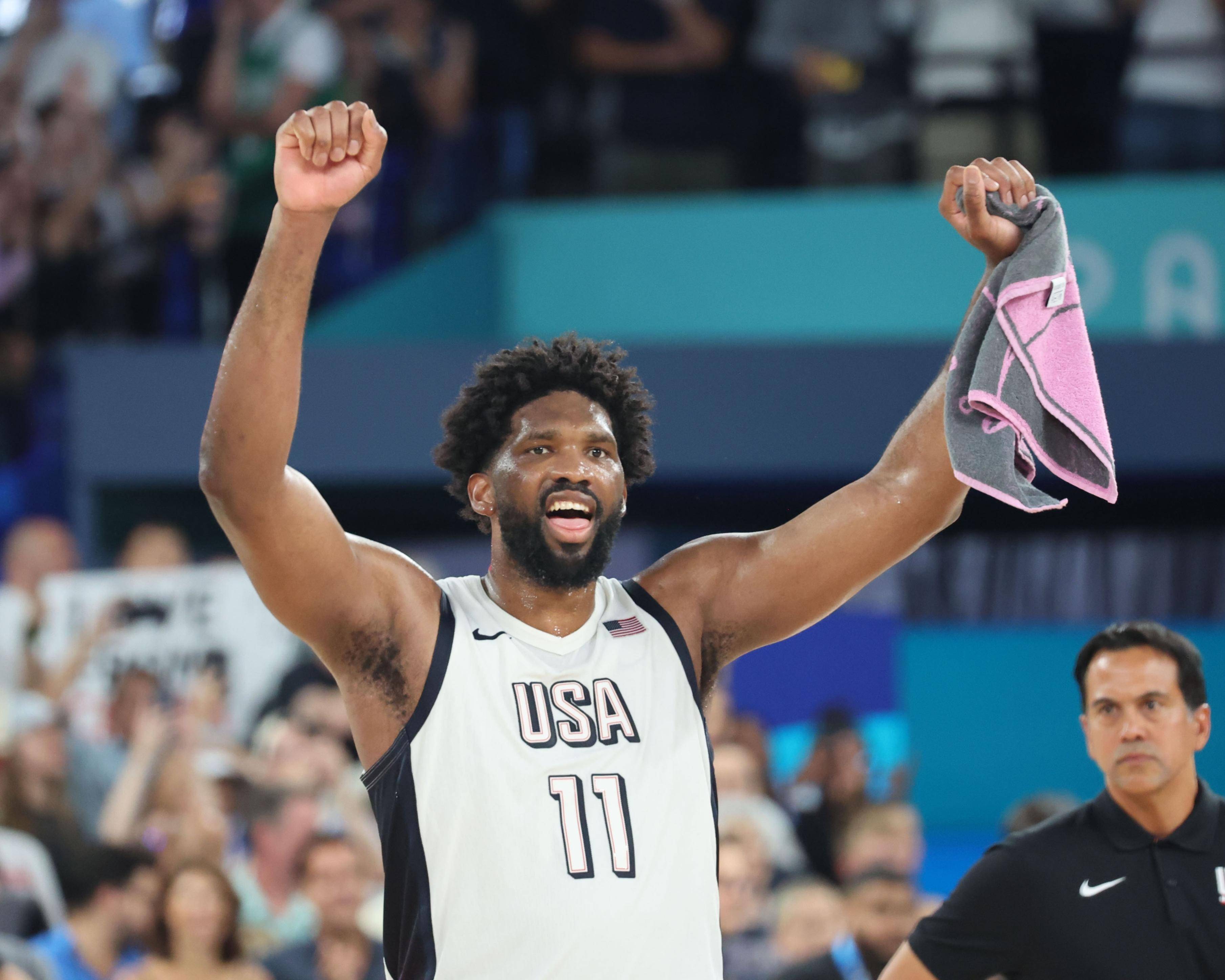 关于美国男篮鏖战湖人B队，恩比德统治全场的信息