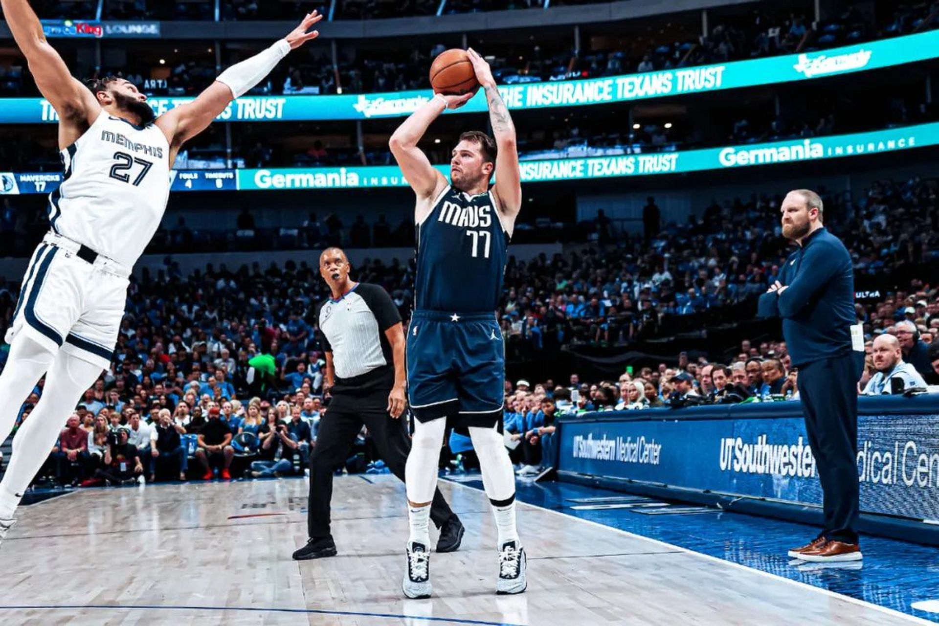 灰熊逆转独行侠,米切尔刷新纪录 灰熊逆转独行侠,米切尔刷新纪录