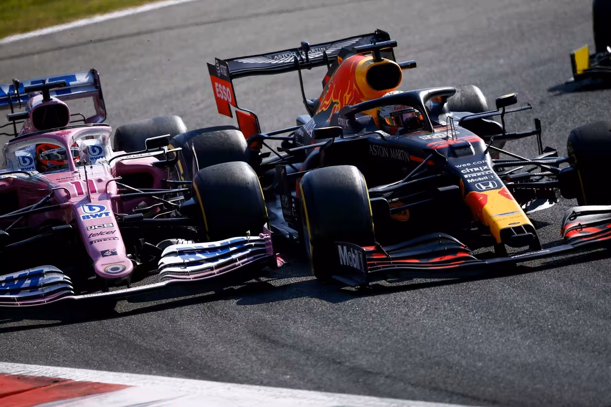 阿斯顿马丁鏖战雷诺车队，佩雷兹扛起全队