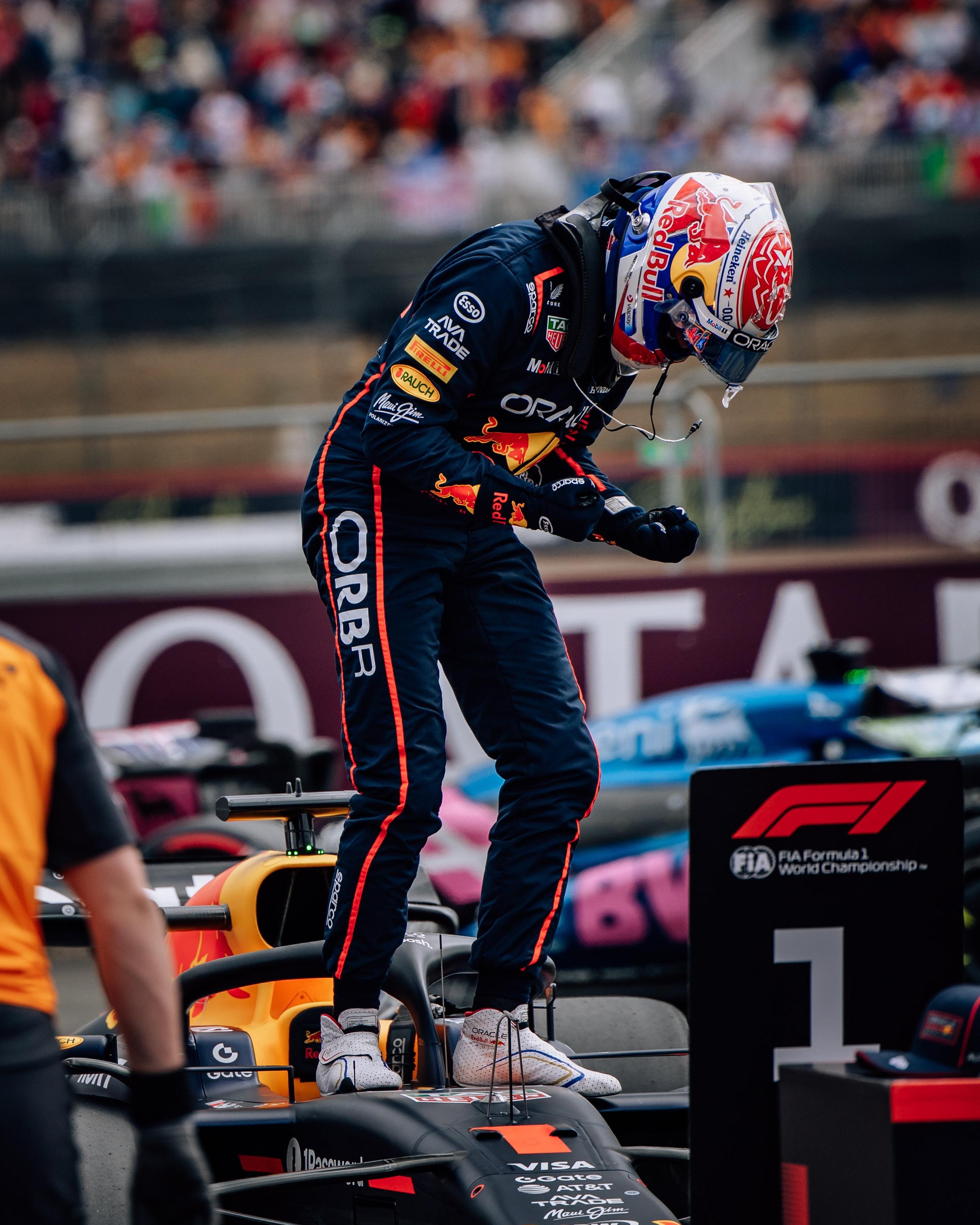 梅赛德斯轻取阿斯顿马丁,维斯塔潘惊艳四座 梅赛德斯轻取阿斯顿马丁,维斯塔潘惊艳四座