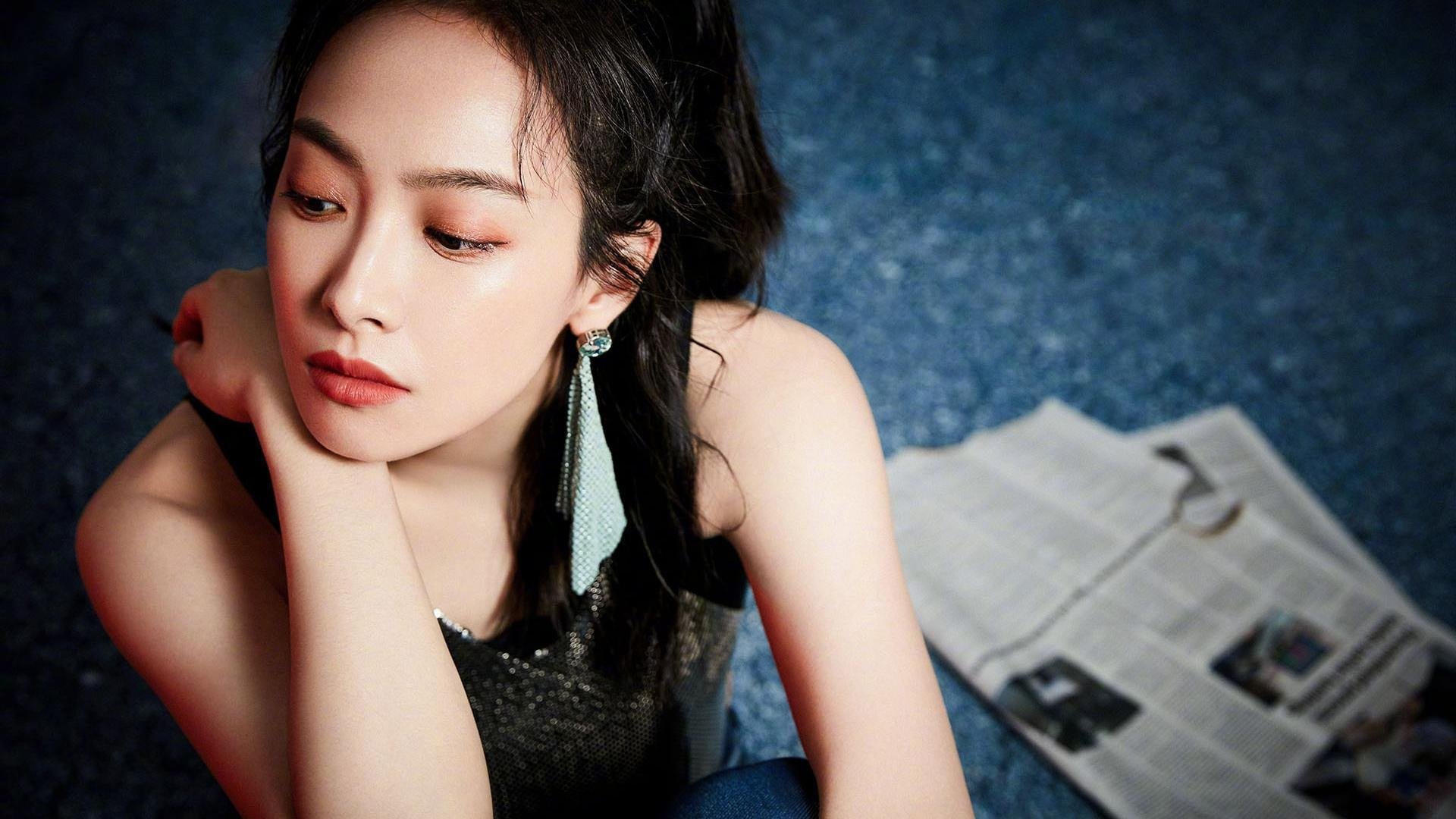 当开普敦的呐喊回响在阿诺河畔，恩佐用虚拟球衣缝合两个世界