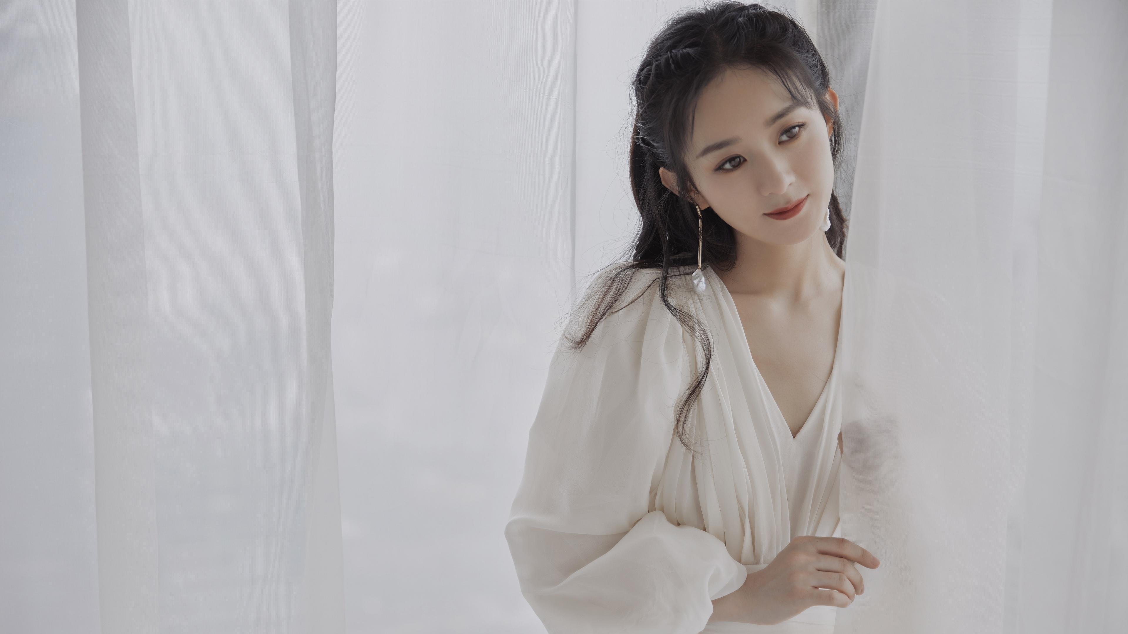 刹车点上的阿拉巴，2025 F1揭幕战夜与一粒尘埃的战争